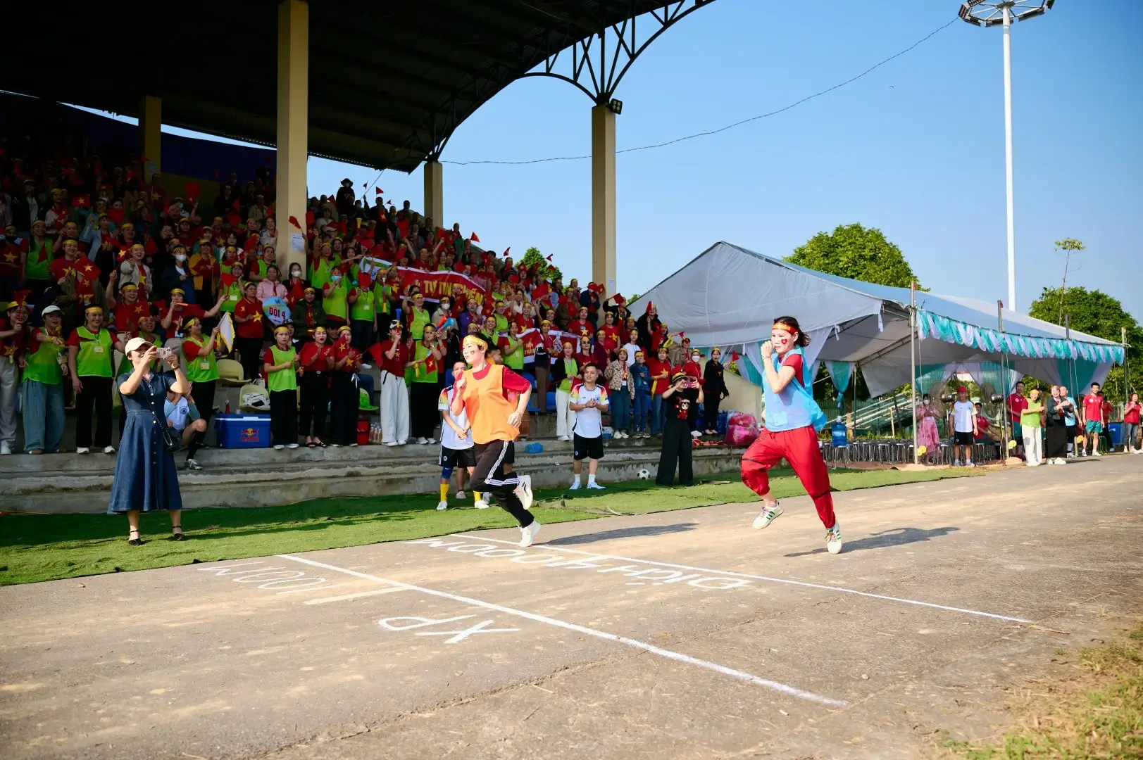 Woman Race Running 100m 